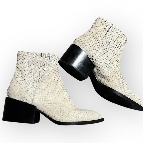 Real Snake Skin Steven by Steve Madden Chelsea booties, western chic, cream,sz 9 - Picture 1 of 17